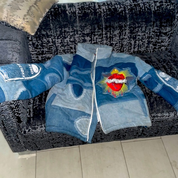 I am selling a Large men’s who decides war Jean jacket for $900 bought at $1300